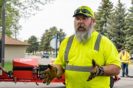 Kelly Bacon provides maintenance training to NDDOT employees. 