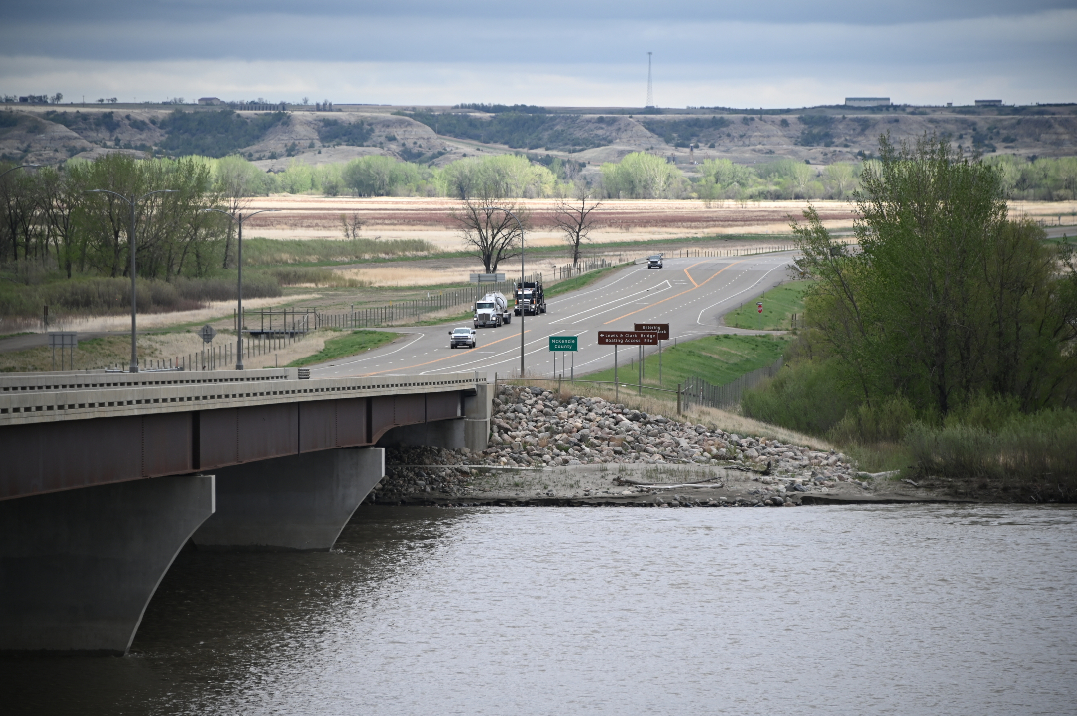 Lewis and Clark Bridge approach