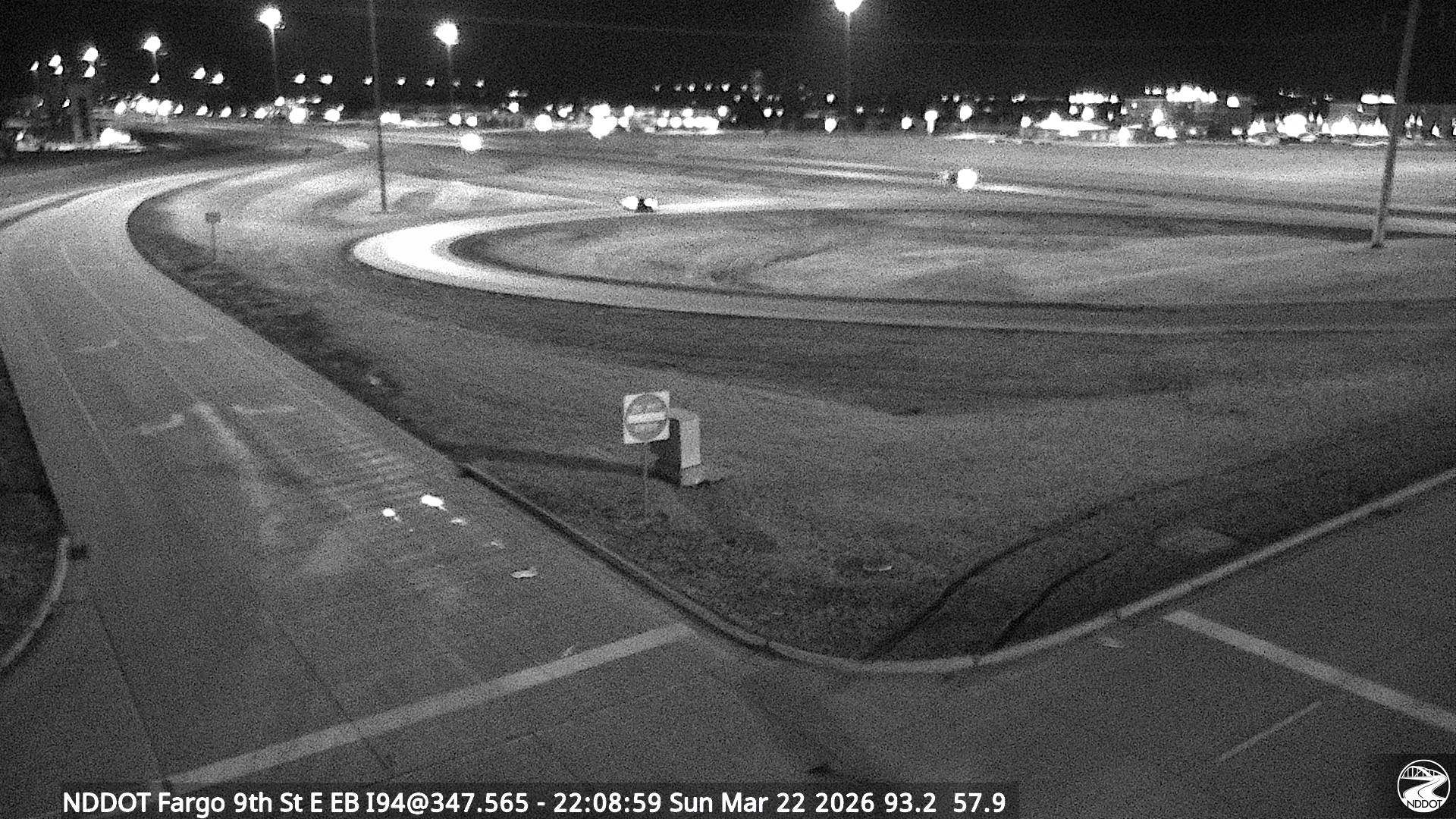 Fargo 9th St  - West (I 94 MP 347.565) live webcam