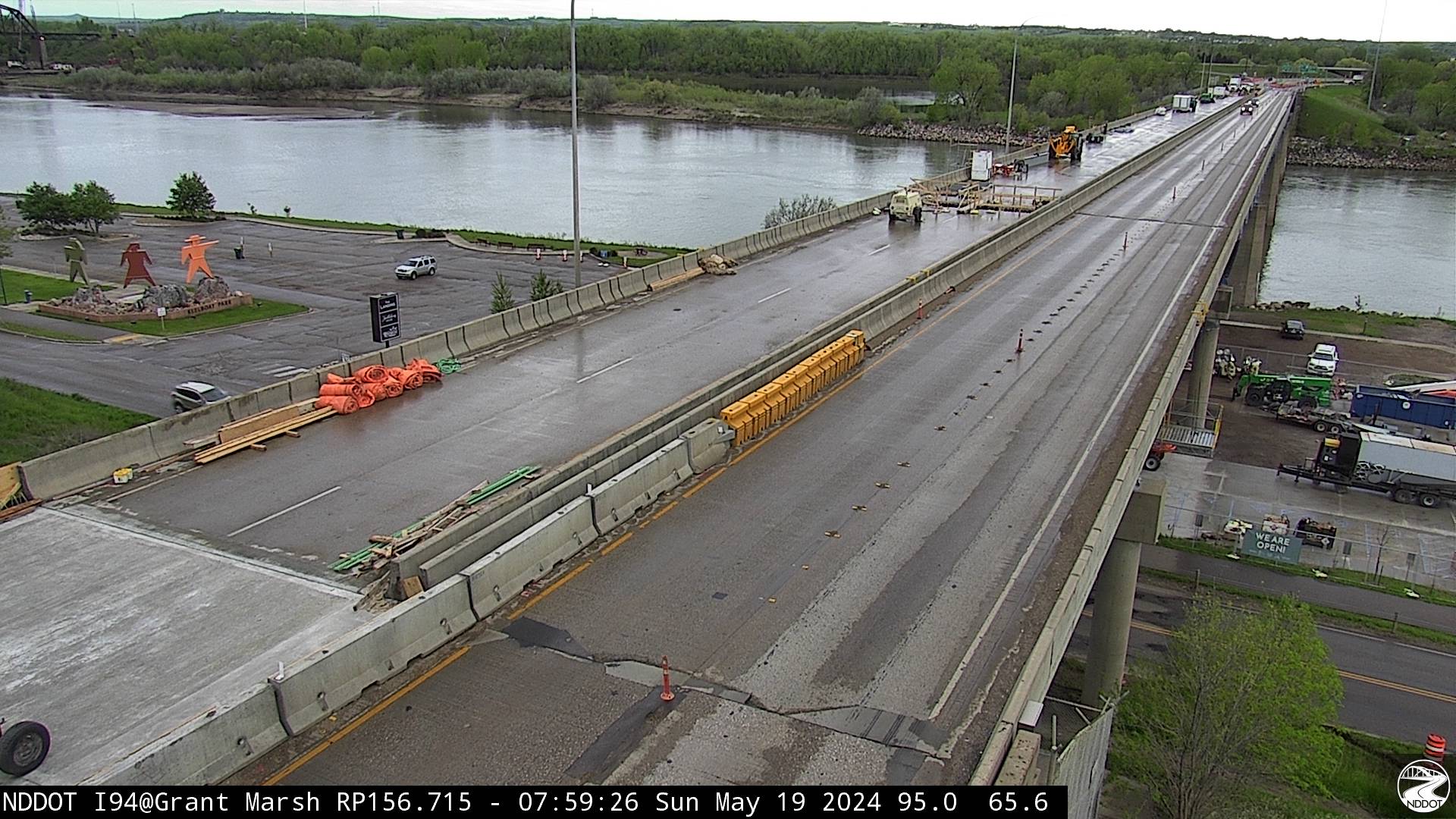 Traffic Cam I-94 W (MP: 156.630) Bismarck - Grant Marsh Bridge - West